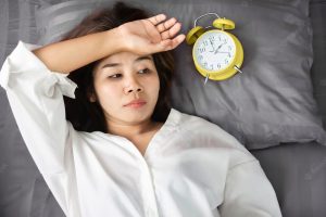 5 Cara Mengatasi Overthinking Saat Sebelum Tidur